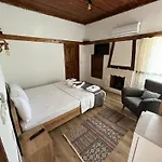 Oda ve Kahvaltı Taş - Demre
